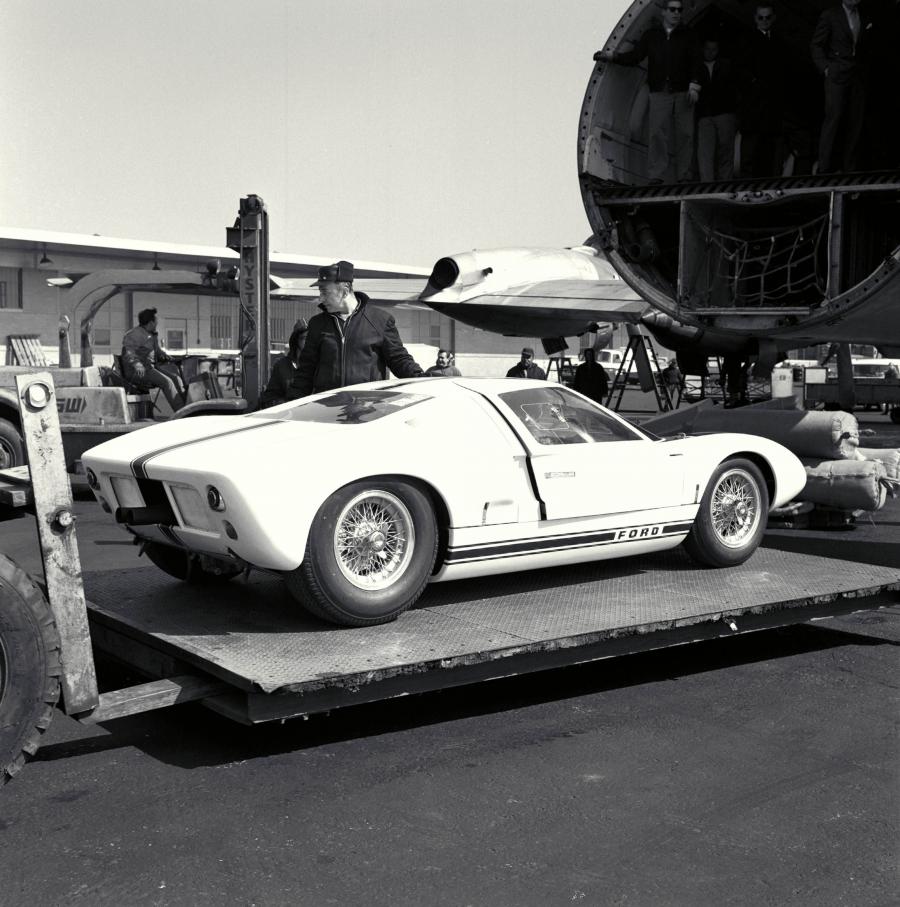  Ford GT40 (Mk I) 1965 года  (фото 24 из 66)